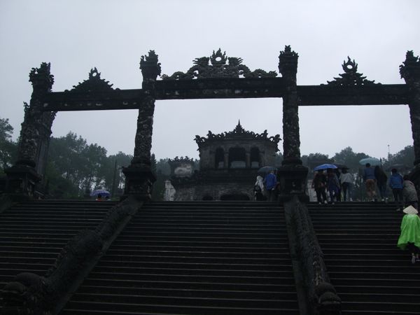 ベトナム・フエ「ベトナム」の写真：カイディン帝廟　王宮　ティエンムー寺院
...