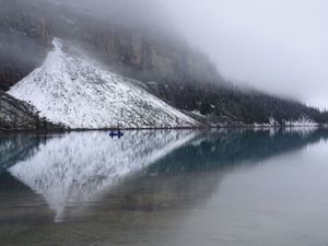1枚目はクロウフット氷河、2枚目はボウ湖、3枚目はモレイン湖、4枚目はルイ...