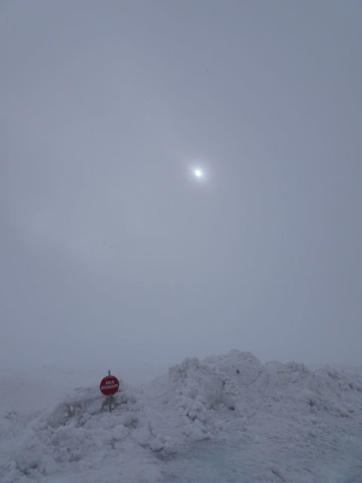 1枚目はコロンビア大氷原、2枚目と4枚目はコロンビア大氷原のアサバスカ氷河...