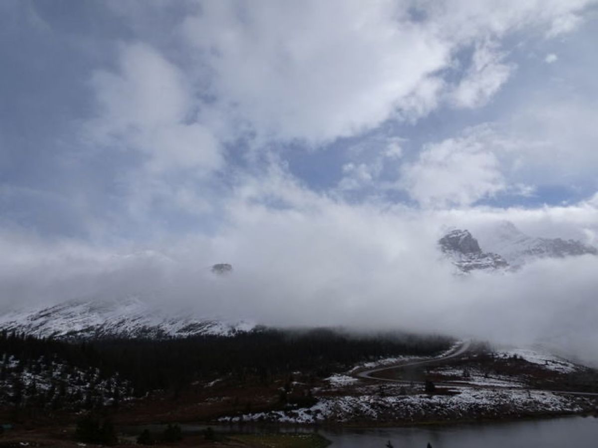 1枚目はコロンビア大氷原、2枚目と4枚目はコロンビア大氷原のアサバスカ氷河...
