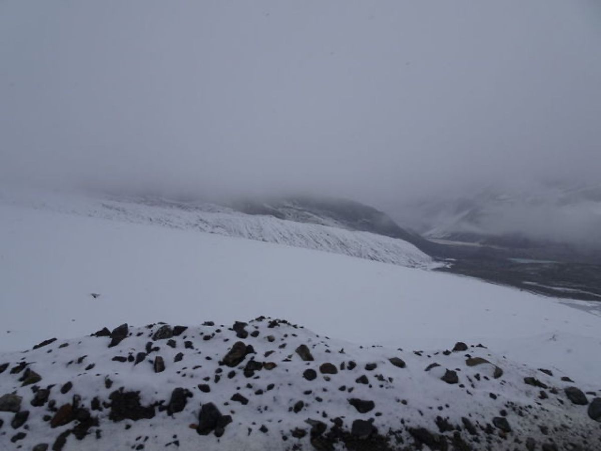 1枚目はコロンビア大氷原、2枚目と4枚目はコロンビア大氷原のアサバスカ氷河...