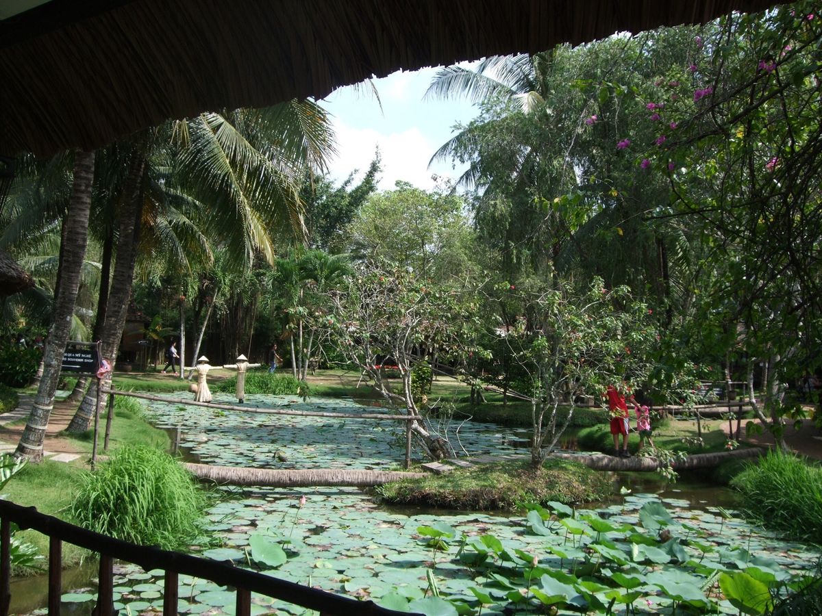 メコン川クルーズで撮った写真がつまらなかったので乗り場近くのを2枚(レスト...