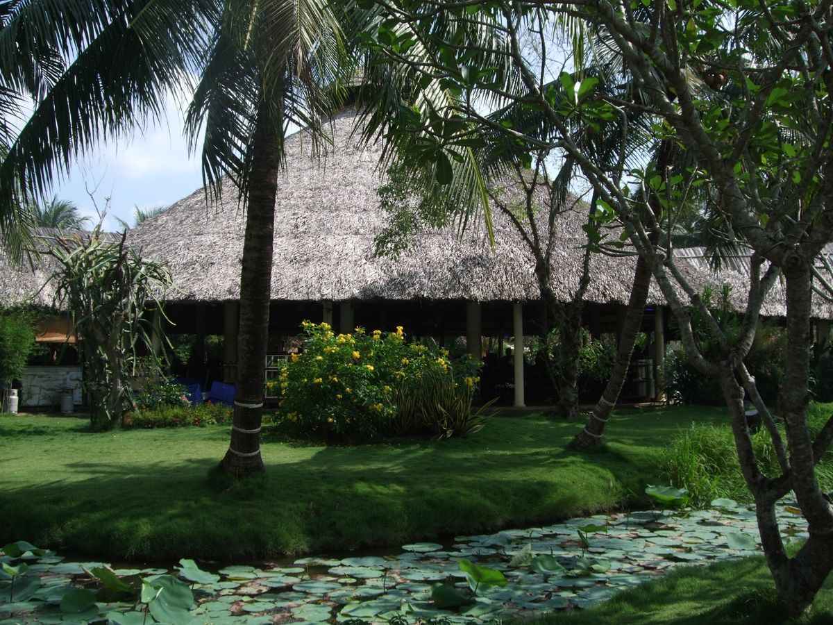 メコン川クルーズで撮った写真がつまらなかったので乗り場近くのを2枚(レスト...