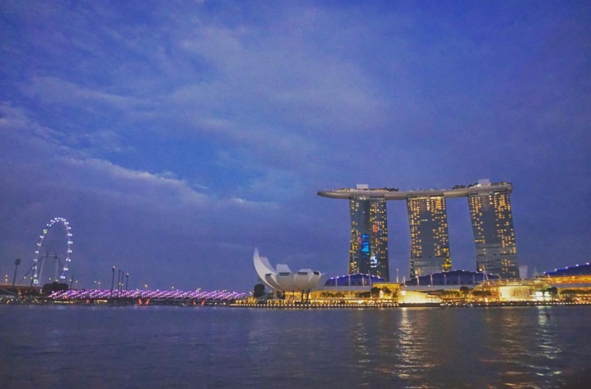 12nd Feb. 2017 pic📷

Singapore River ...