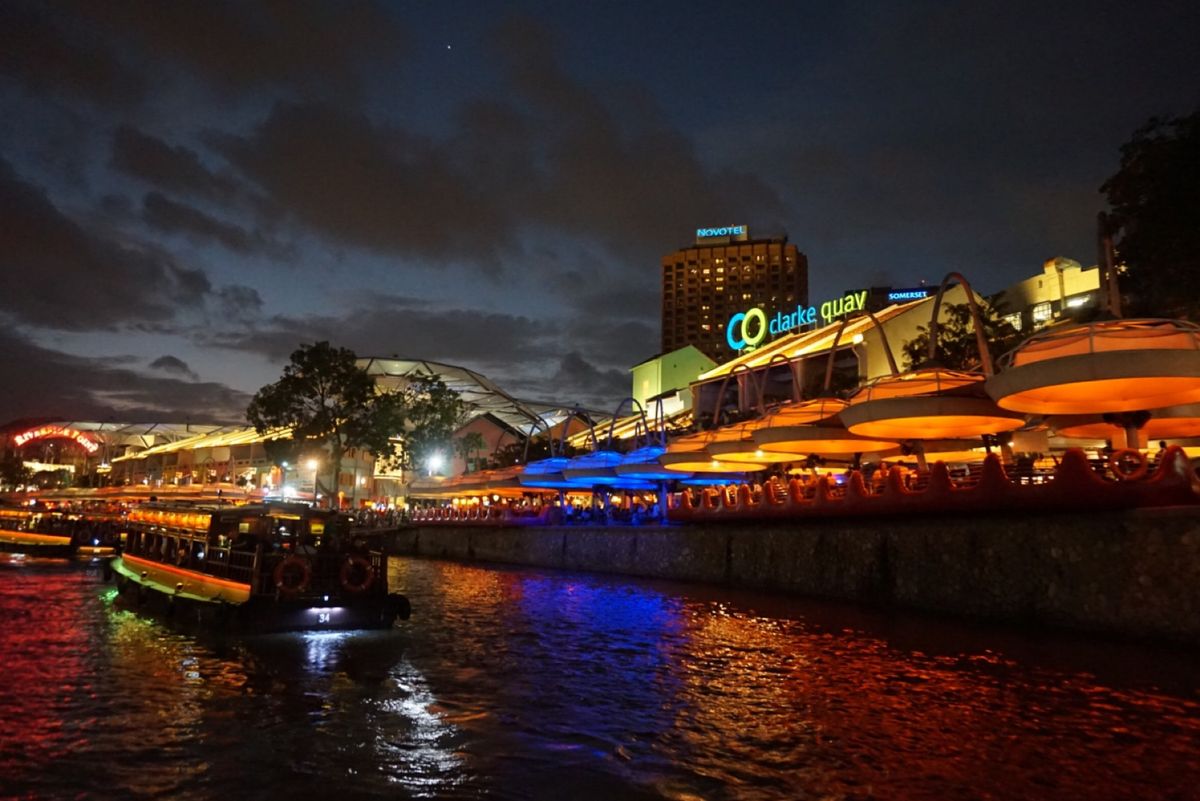 12nd Feb. 2017 pic📷

Singapore River ...