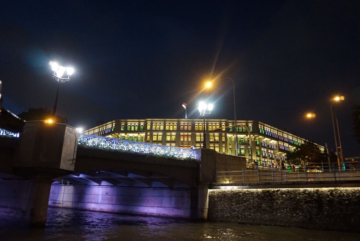 12nd Feb. 2017 pic📷

Singapore River ...