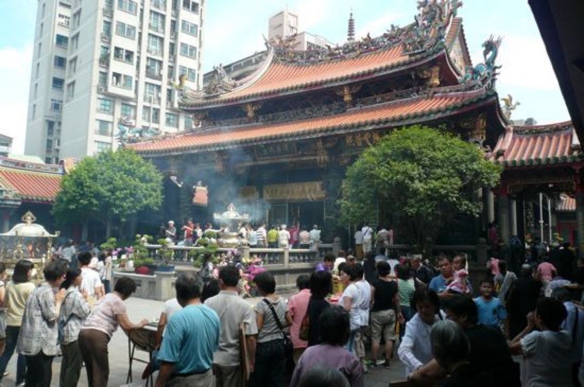 ★2日目

龍山寺到着。

凄い人でびっくり。信仰心が深いですよね。　

...