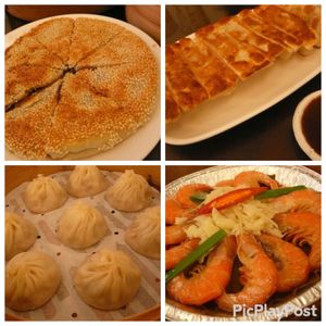 ★2日目

ランチ。

定番の小龍包。
なんとジューシー😋「美味～い。」を...