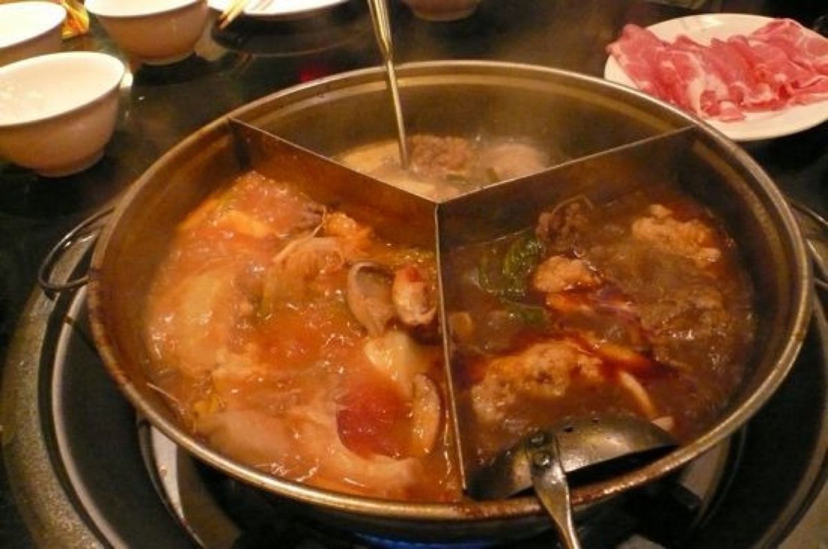 ★1日目

夕飯は地下鉄で移動して、火鍋。２時間食べ放題。

７種類の中か...
