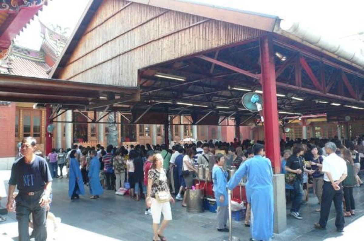 ★2日目

龍山寺到着。

凄い人でびっくり。信仰心が深いですよね。　

...