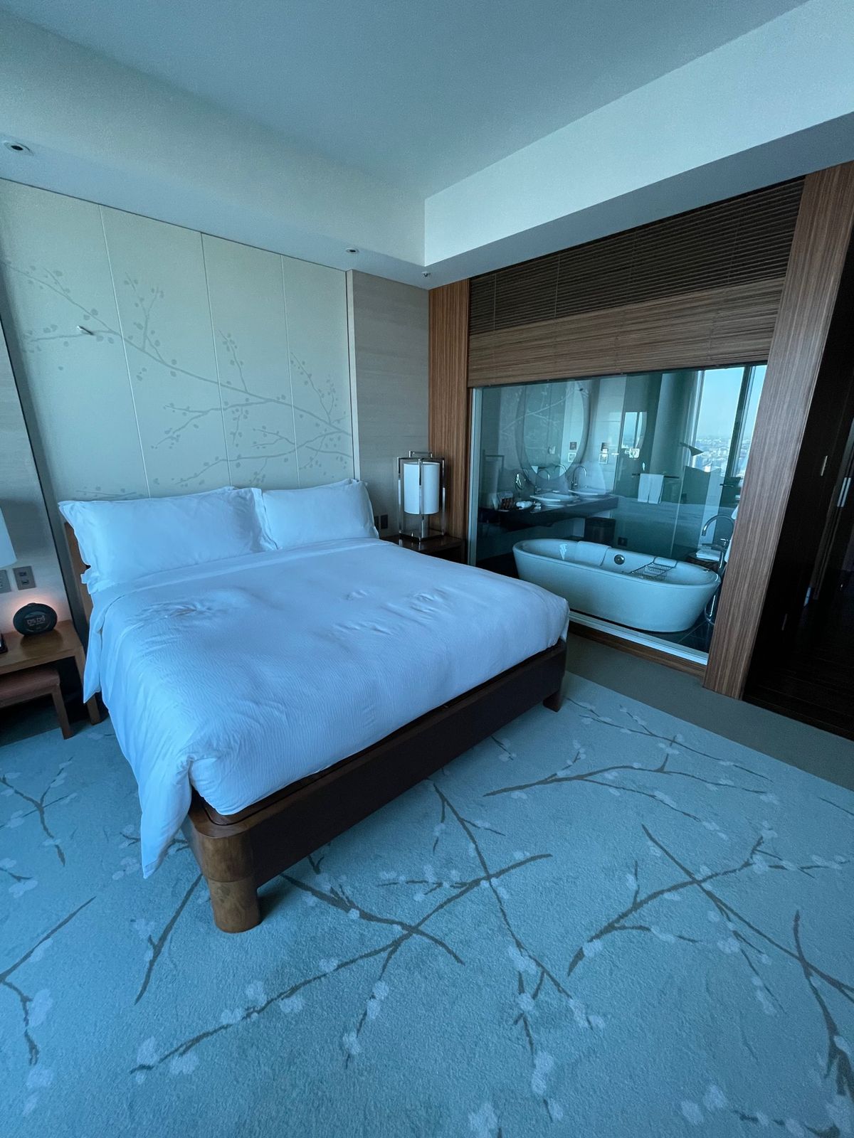 コンラッド東京に泊まってみました。
コンラッドベアというぬいぐるみをもらっ...