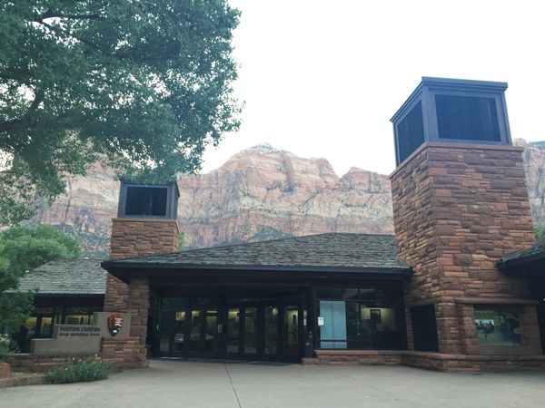 アメリカ(米国)・ラスベガス「アメリカ国立公園ドライブ旅」の写真：前夜ラスベガスでレンタカーを受取り、ユタ...