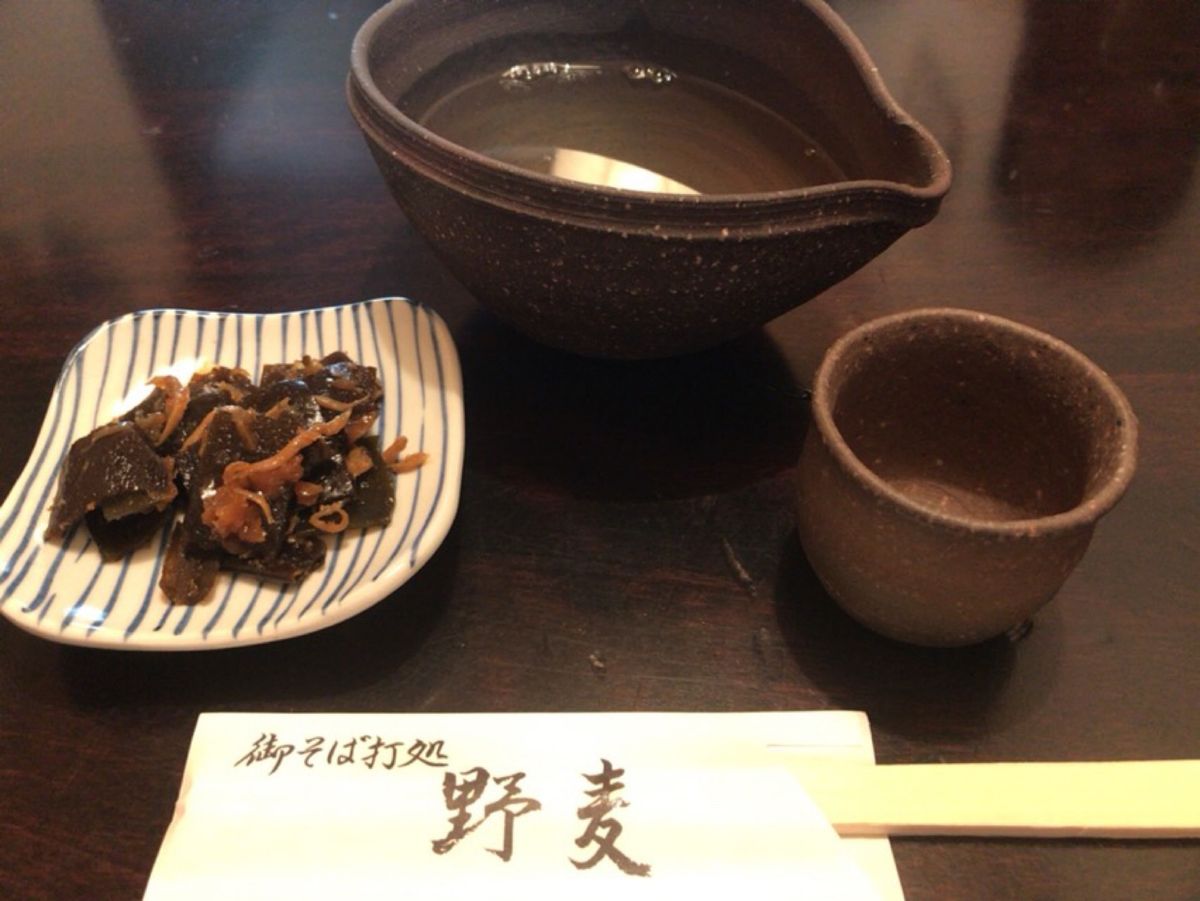 2日目のランチは野麦さんでざるそば。
日本酒もいただいちゃう。