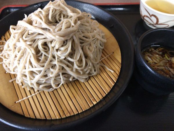 日本・長野県「信州の春を確認しに新緑の松本」の写真：着いたらまずはお蕎麦。
お蕎麦食べにきた...