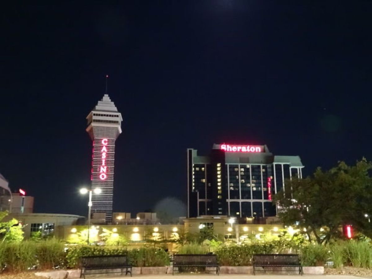 1枚目と2枚目はホーンブロワー・ナイアガラ・クルーズから見たナイアガラの滝...