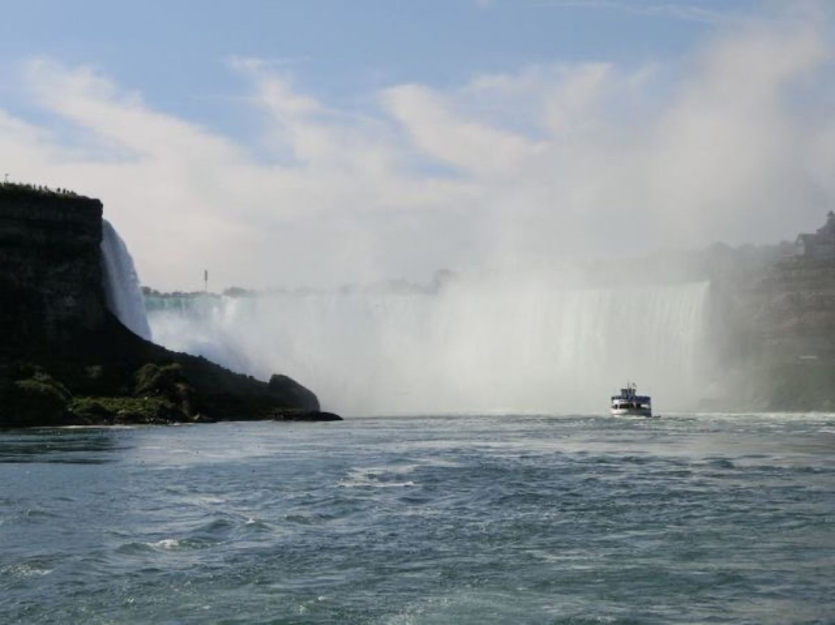 1枚目と2枚目はホーンブロワー・ナイアガラ・クルーズから見たナイアガラの滝...