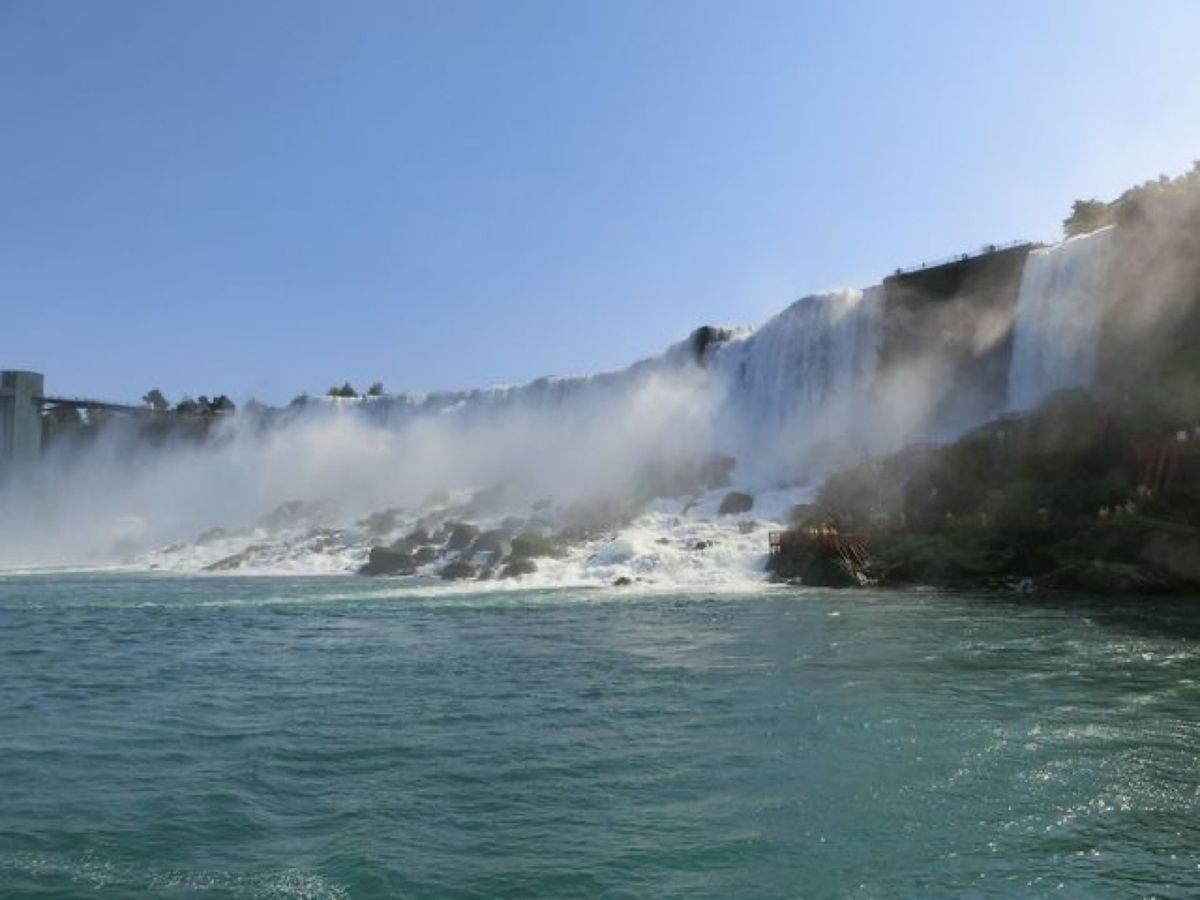 1枚目と2枚目はホーンブロワー・ナイアガラ・クルーズから見たナイアガラの滝...