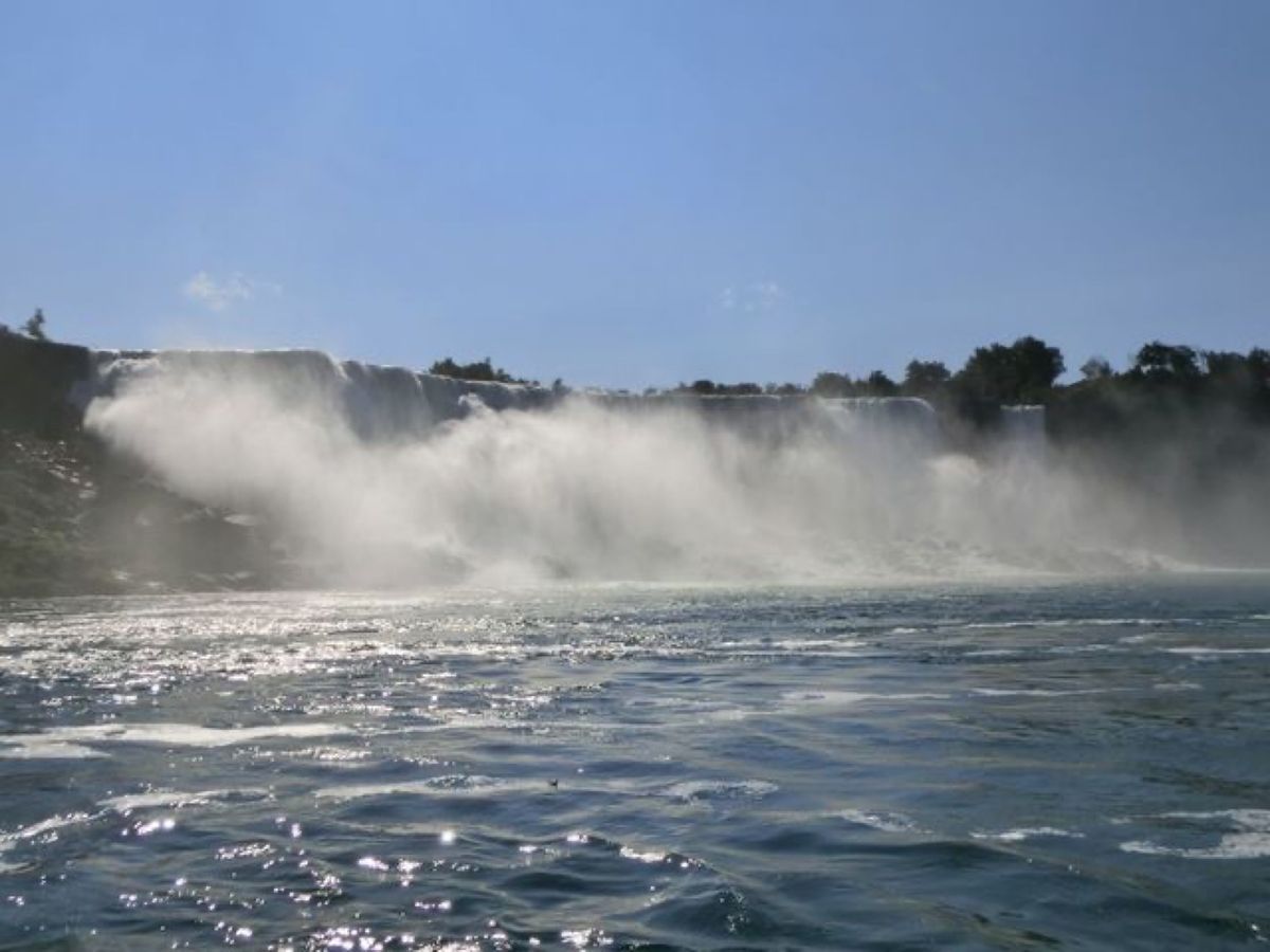 1枚目と2枚目はホーンブロワー・ナイアガラ・クルーズから見たナイアガラの滝...