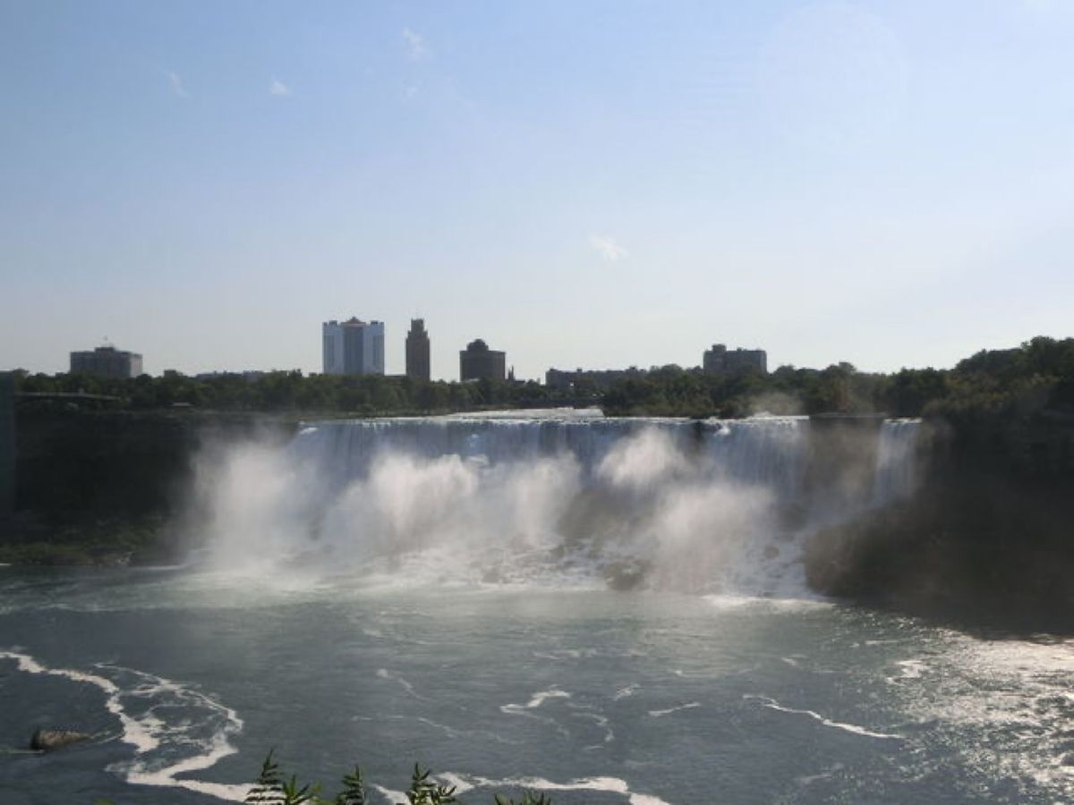 1枚目はスカイロン・タワーから見たナイアガラの滝のカナダ滝,ゴート島、2枚...