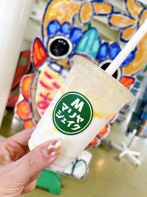 竹富島に向かうターミナルの
の売店で買えるマリヤシェイク♡

S size...