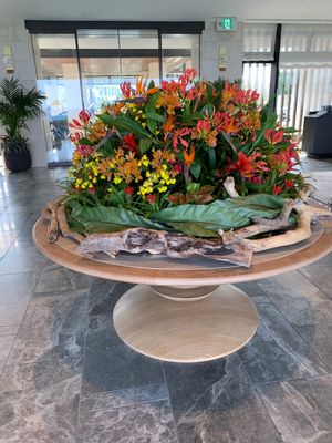 エントランスのお花💐🌼噴水
星のリゾートのバンタカフェへ。
いつか、泊まり...
