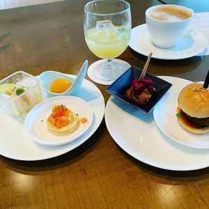 チェックインして、すぐアフタヌーンティー😋
夕ご飯もクラブラウンジで❤️シ...