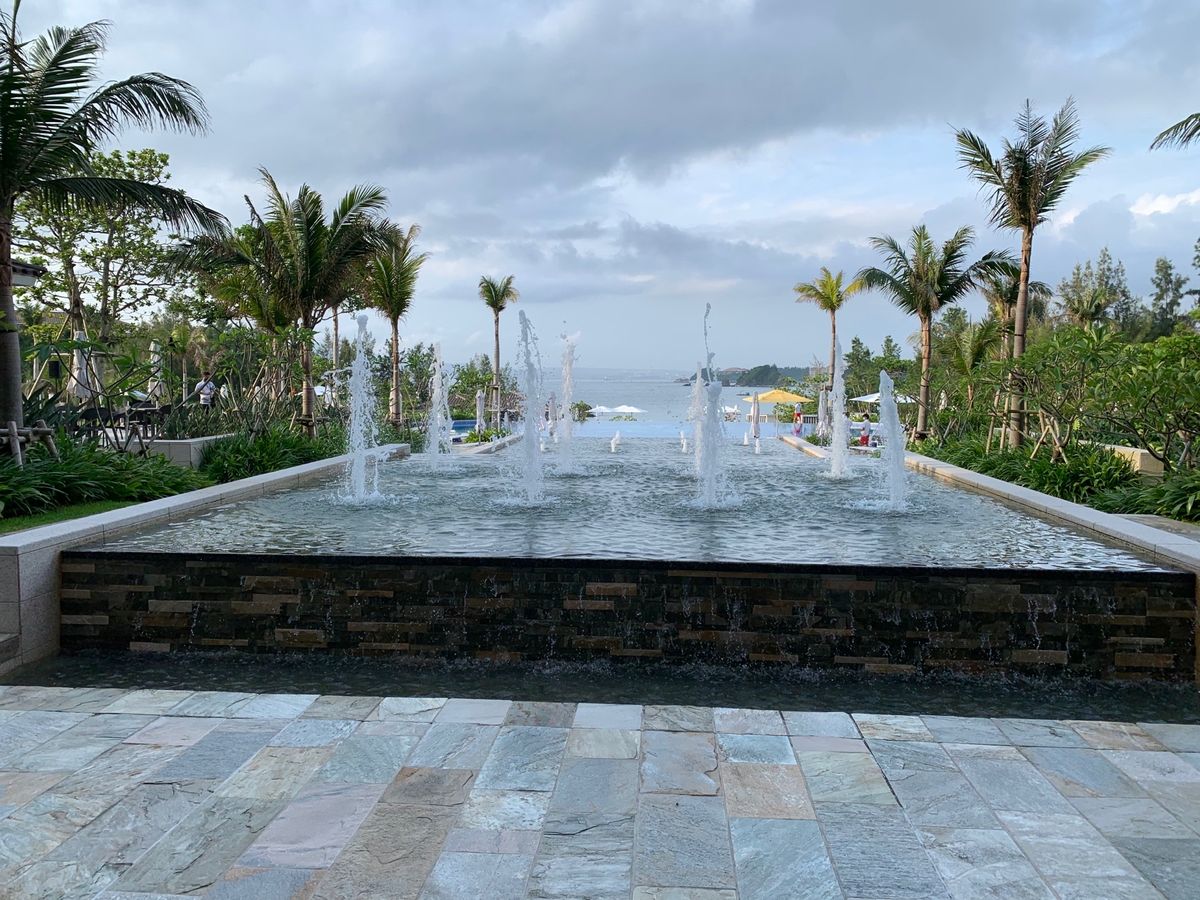 エントランスのお花💐🌼噴水
星のリゾートのバンタカフェへ。
いつか、泊まり...