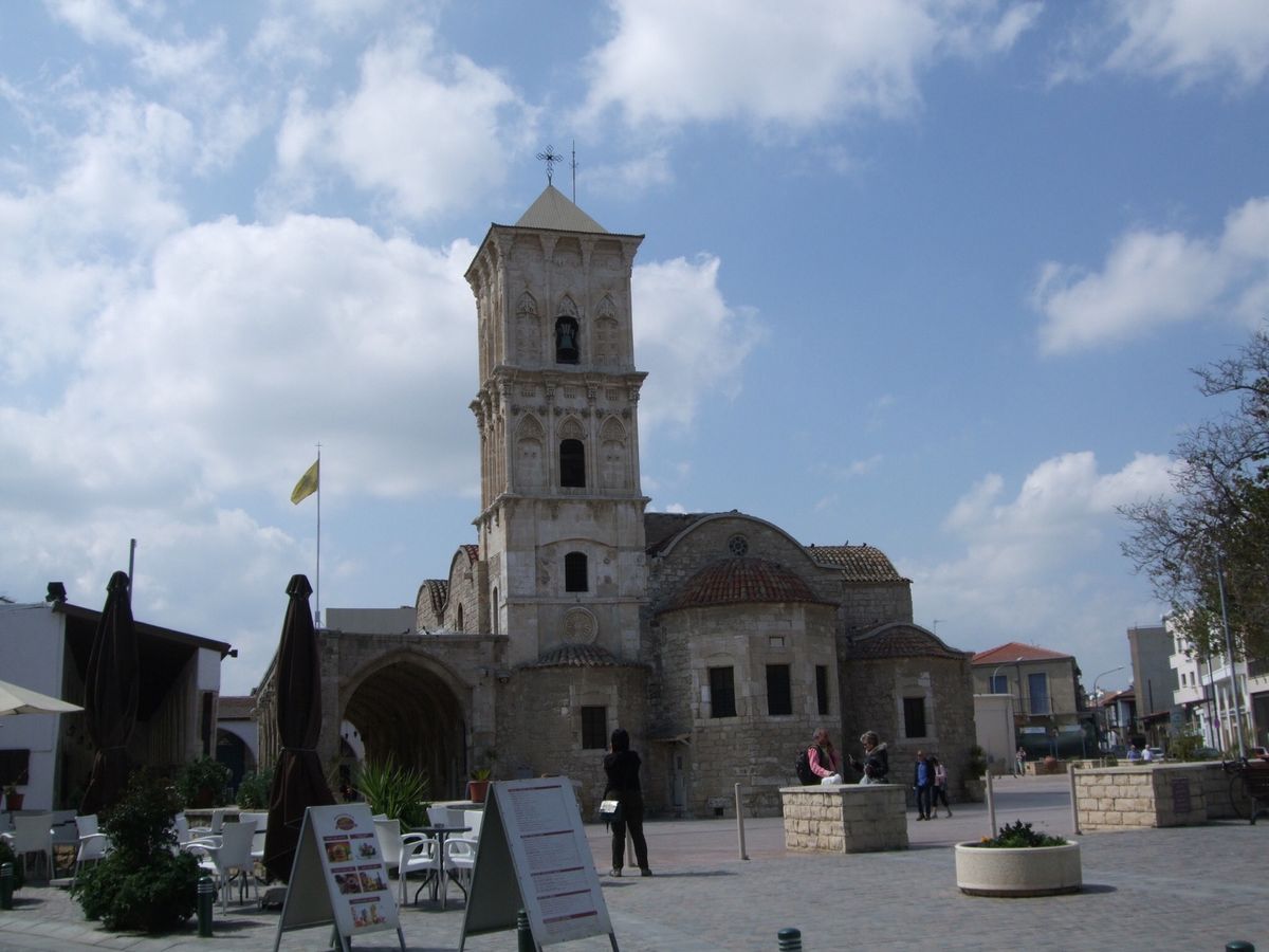 空の玄関口ラルナカ旧市街
聖ラザロ教会の昼と夜　内部のイコノスタシス
また...