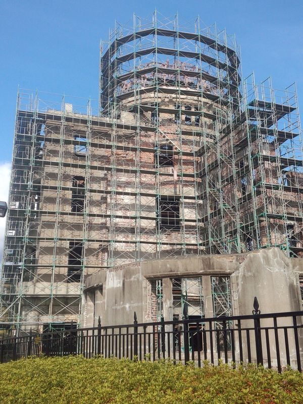 日本・広島「広島市内観光」の写真：補修工事中の世界遺産・原爆ドーム