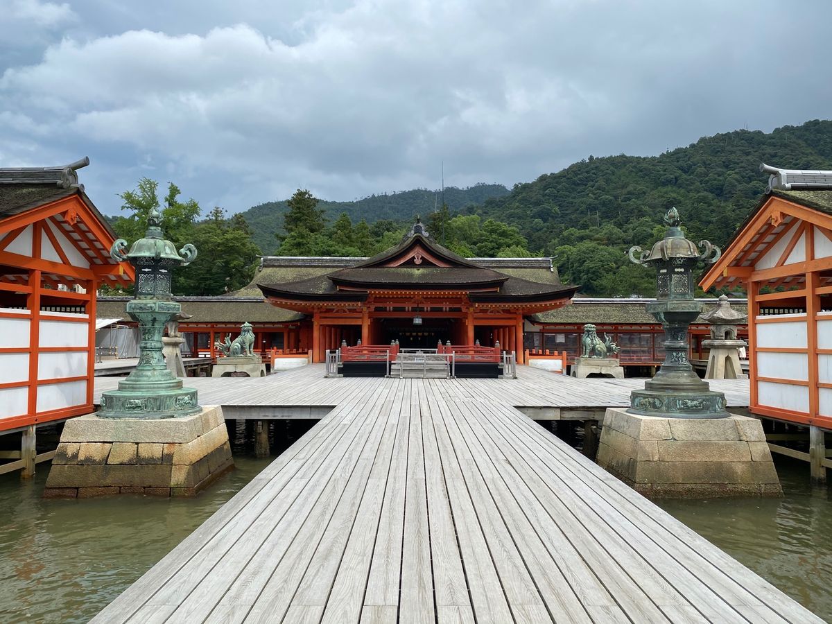 ①今治市
②しまなみ海道
③厳島神社
④宮島の焼き牡蠣