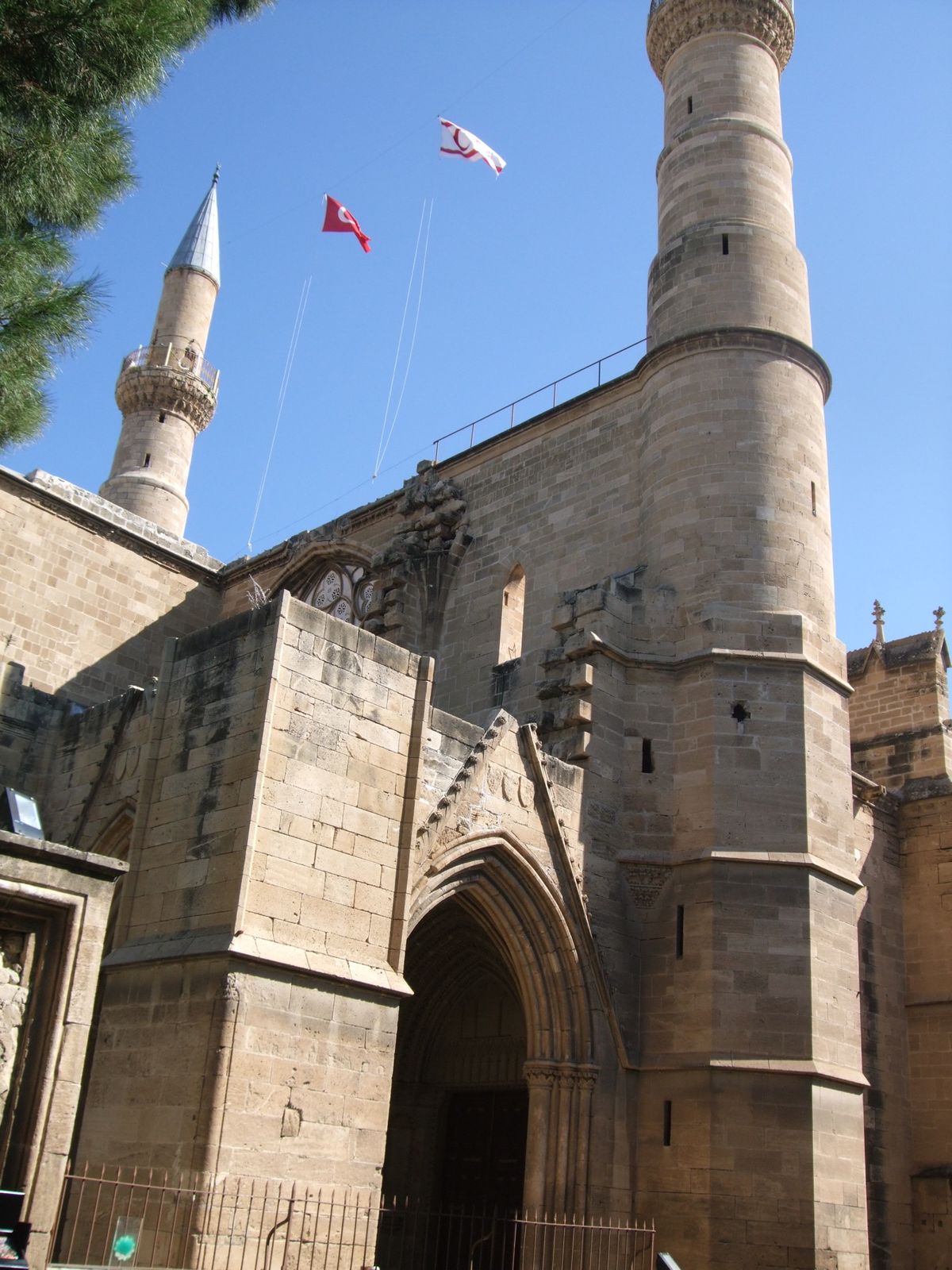 北キプロス側　こちらではニコシアをレフコーシャという
昔の隊商宿を改装した...