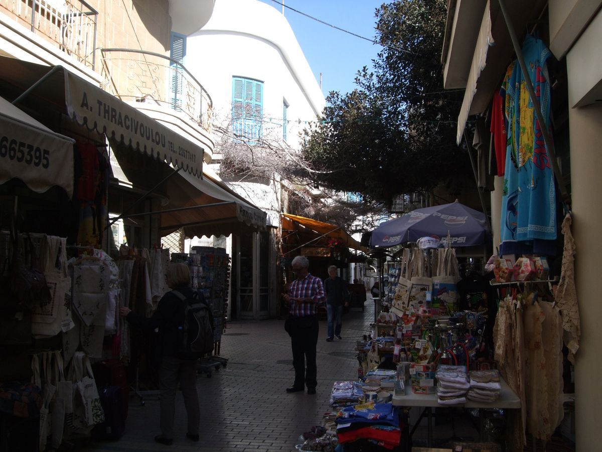 ニコシア旧市街
ラルナカの海岸に今なおいるヴェネツィアの有翼獅子
キティの...