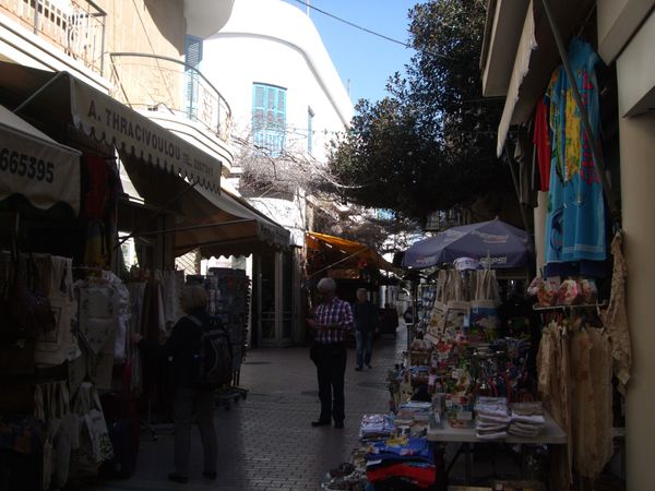 キプロス・ニコシア「キプロス」の写真：ニコシア旧市街
ラルナカの海岸に今なおい...