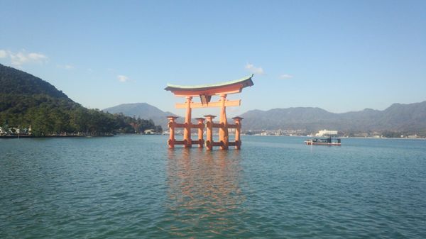 日本・広島「広島・宮島の厳島神社」の写真：大鳥居
