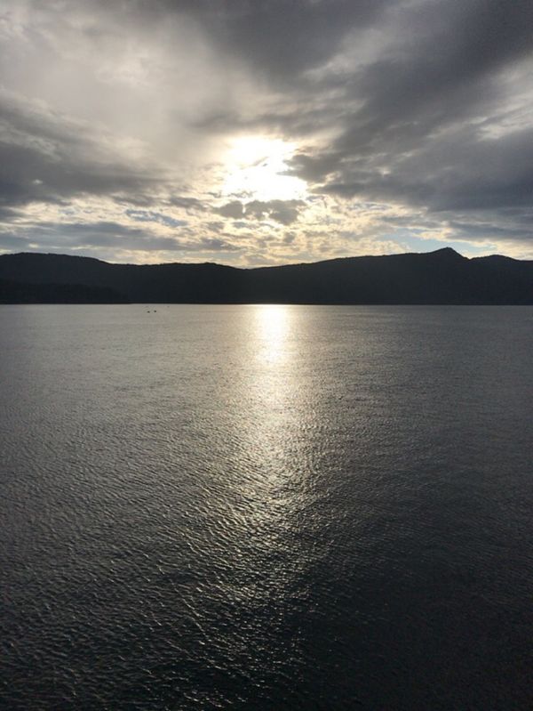 日本・箱根「温泉入りに秋の箱根」の写真：芦ノ湖の遊覧船。
やはり富士山は見えず。