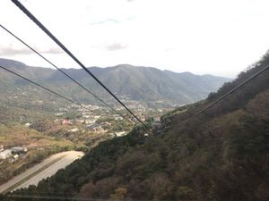 ロープウェイに乗っていて、ようやく富士山とご対面。