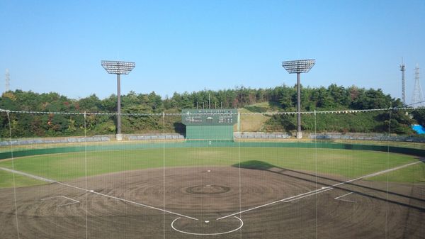 日本・広島「第129回秋季中国地区高等学校野球大会」の写真：バックネット裏からの眺め