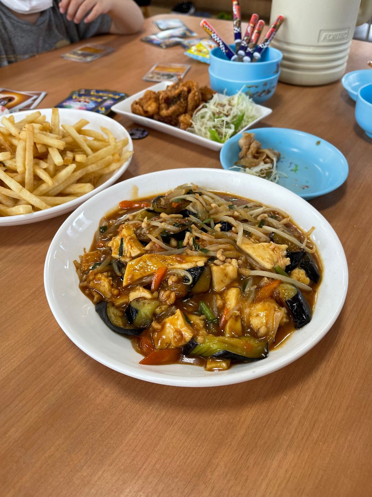 夕飯は「ひろちゃん食堂」へ

宮古島料理の食堂
前回も何回か行きました
落...