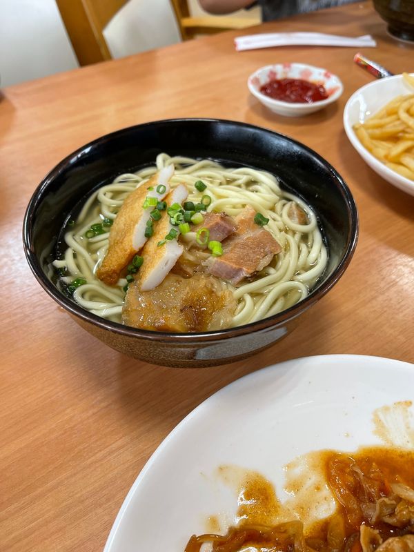 日本・宮古島「沖縄宮古島」の写真：夕飯は「ひろちゃん食堂」へ

宮古島料理...