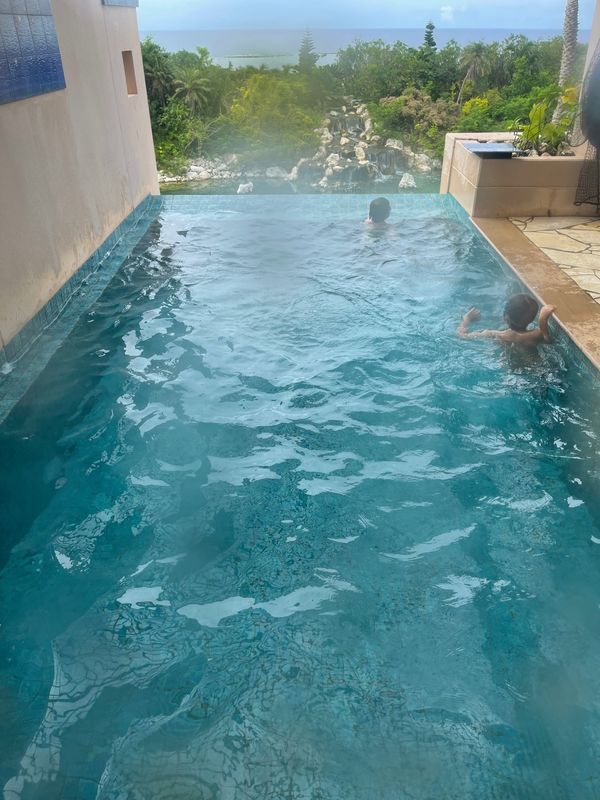 日本・宮古島「沖縄宮古島」の写真：朝起きてすぐプール
朝ごはん食べてプール

