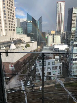 梅田のホテルからの景色
初日の虹
最終日の雨
人でいっぱいの錦市場