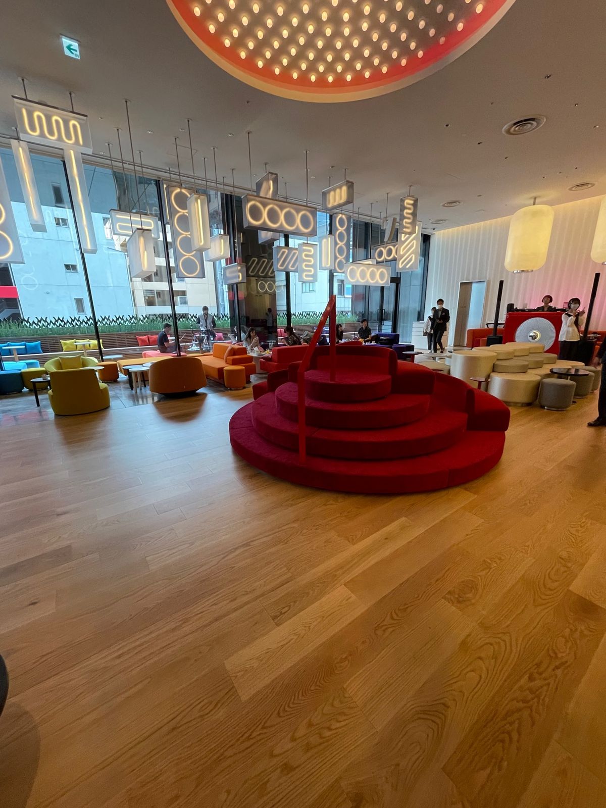 心斎橋のブティックホテルw大阪に潜入。
ハンバーガー5000円、スープ20...