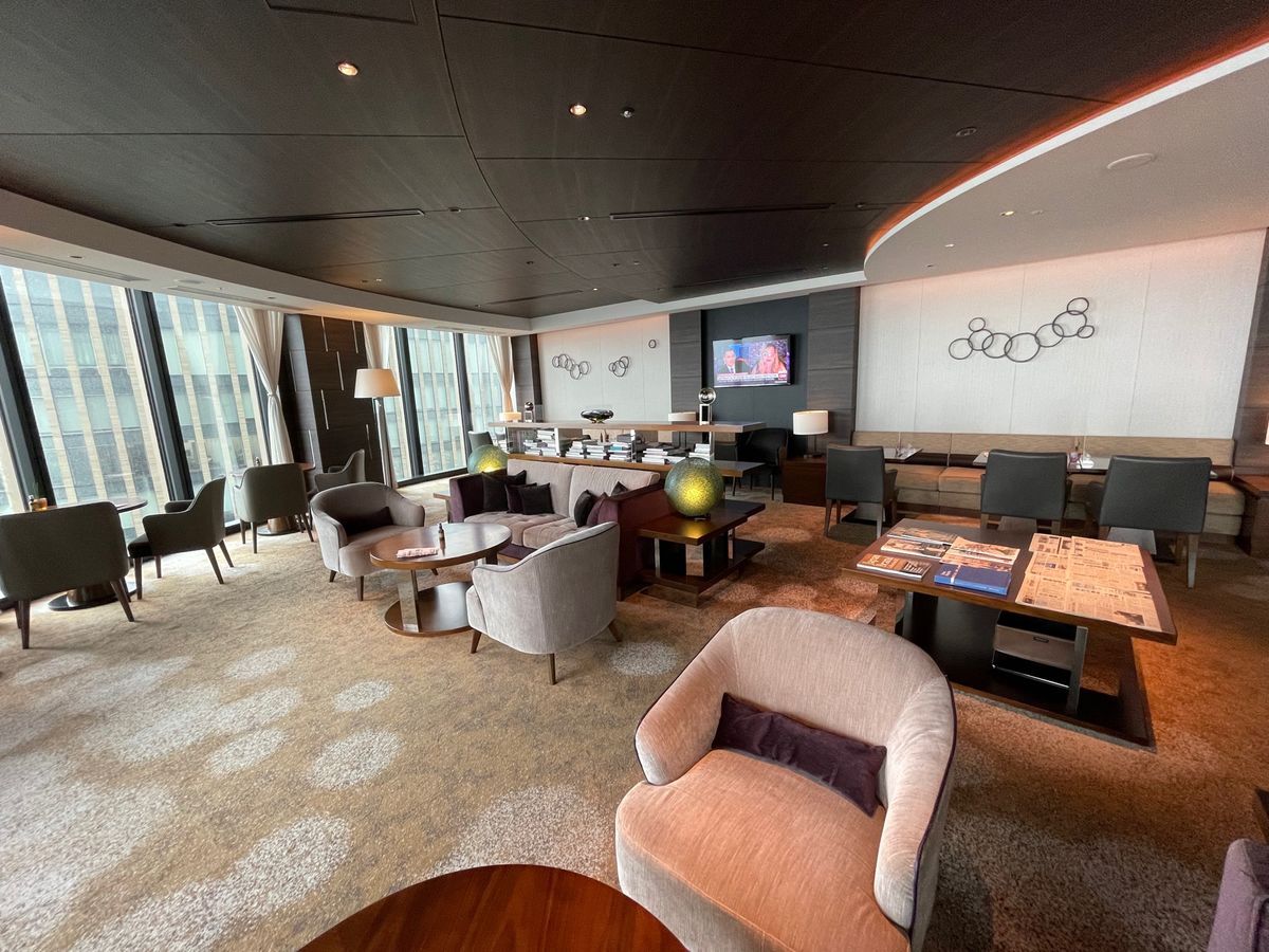 コンラッド大阪へ。
ヒルトンダイアモンドメンバーだとラウンジでチェックイン...