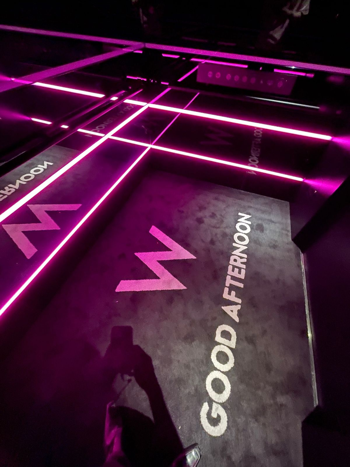 心斎橋のブティックホテルw大阪に潜入。
ハンバーガー5000円、スープ20...