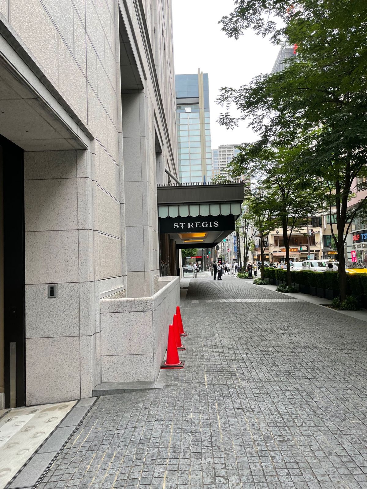 w大阪の近くにあるセントレジスホテルにも潜入。
なんとなく泊まった気になっ...