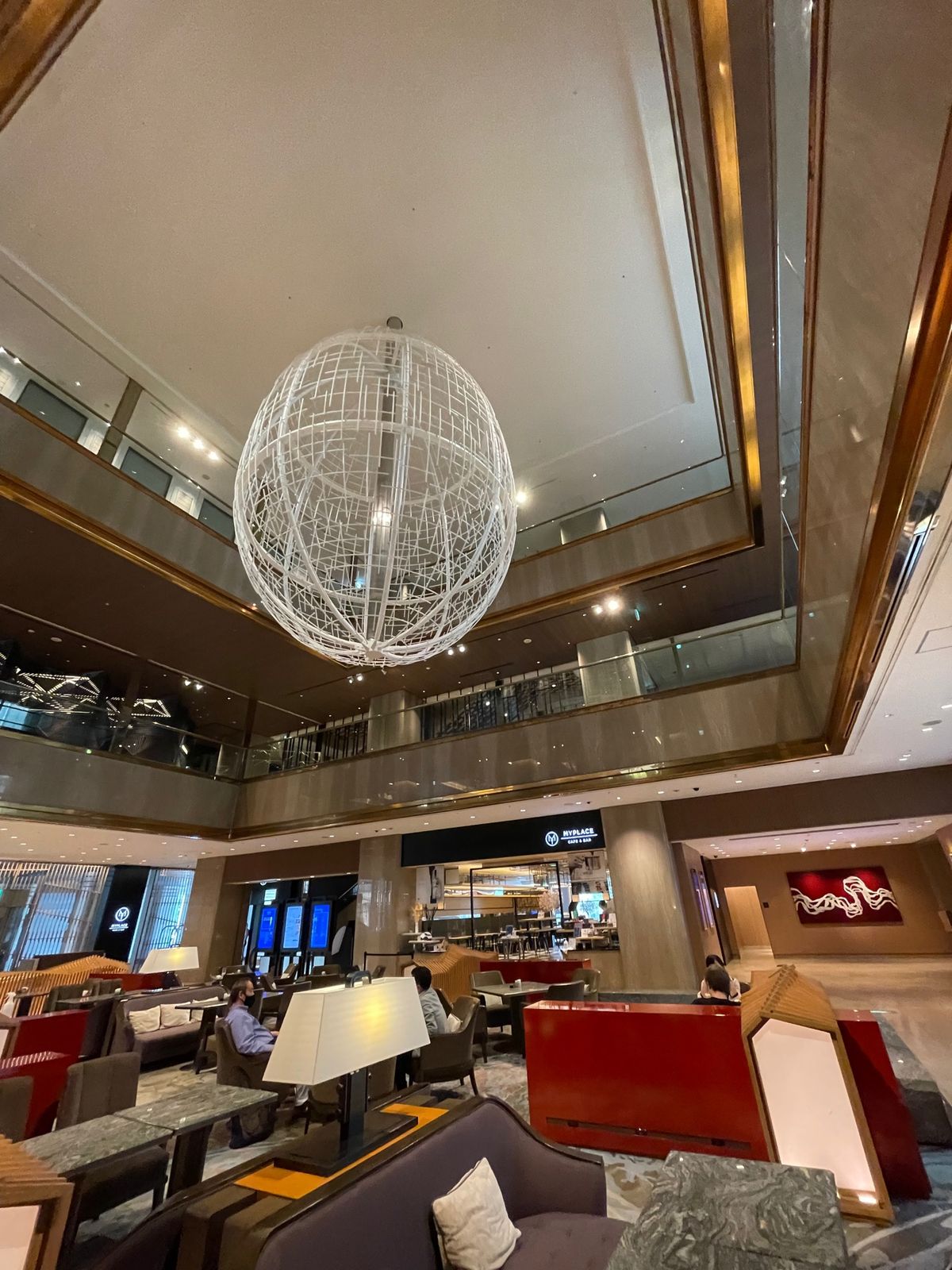 とりあえずヒルトン大阪が駅近だったので泊まる