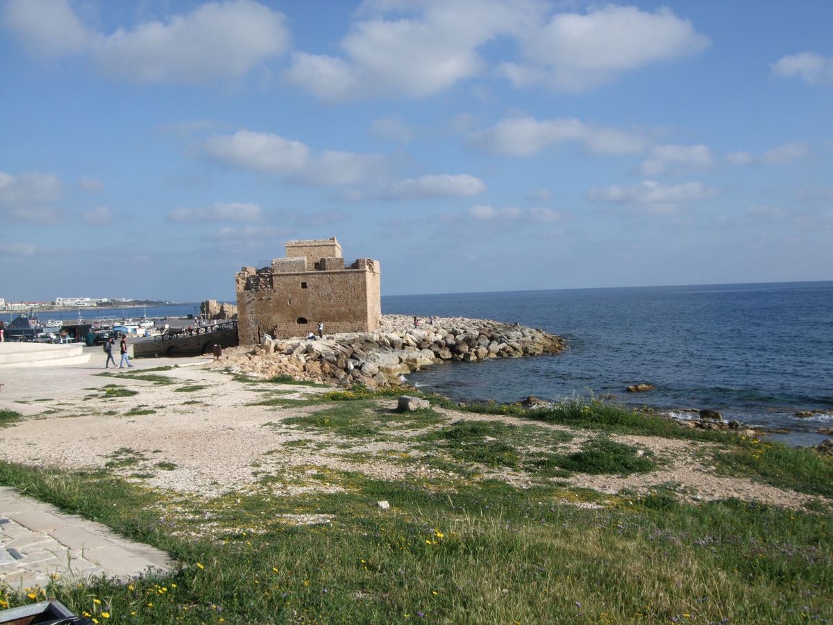 パフォス城
ペトラ・トゥ・ロミウの海岸(アフロディーテ生誕の地だって)