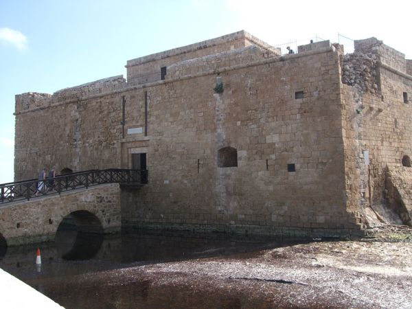 キプロス・パフォス「キプロス」の写真：パフォス城
ペトラ・トゥ・ロミウの海岸(...