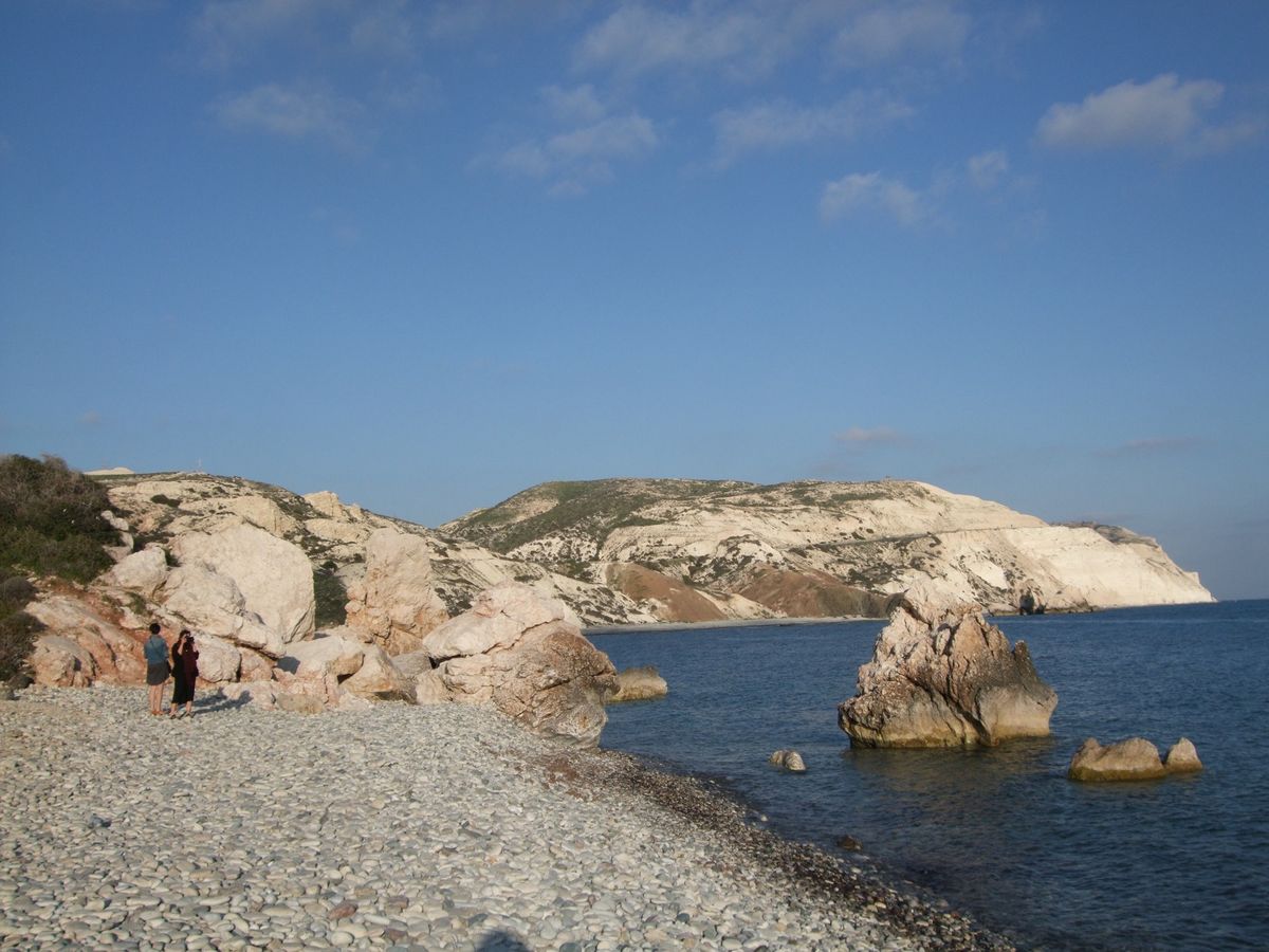 パフォス城
ペトラ・トゥ・ロミウの海岸(アフロディーテ生誕の地だって)