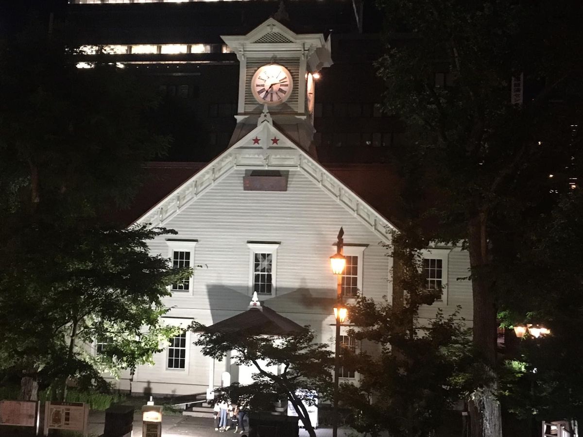 観光
時計塔と道庁舎